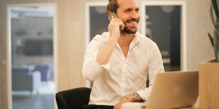 Tecnocasa, età media di chi acquista casa sale a 43,1 anni