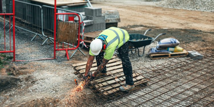Accordo di governo per formare al lavoro nell’edilizia tremila rifugiati