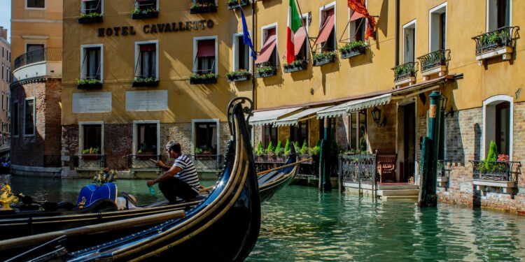 Cdp-Ministero del turismo, 150 milioni per valorizzare patrimonio ricettivo