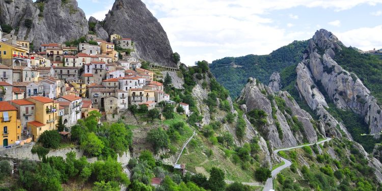 Casa, investimenti nei borghi tra le prime tendenze immobiliari del 2023