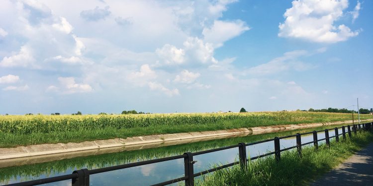 Vivere fuori Milano, fino al 70% in meno i prezzi al mq delle case