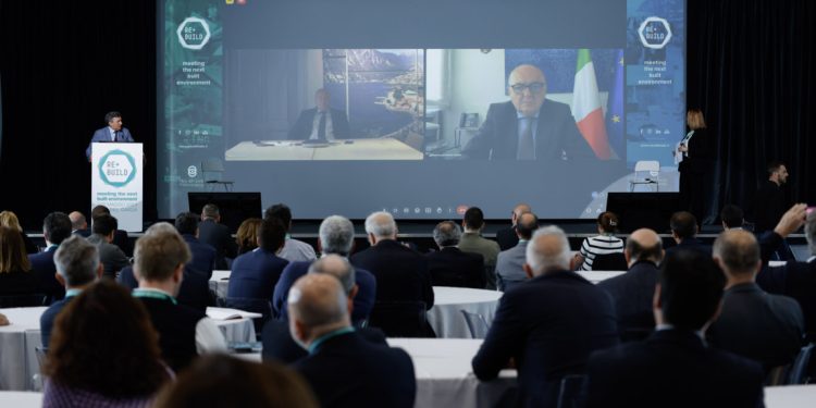 Case Green, Pichetto Fratin: “lavoriamo perché direttiva lasci spazi di manovra”