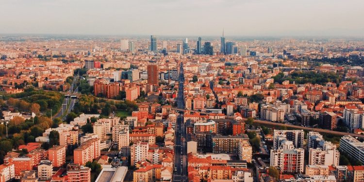 Salgono a 7,1 le annualità di stipendio necessarie per comprare casa in Italia