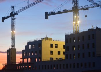 Negativo il settore immobiliare in Borsa nel 2023, tengono le società di costruzioni