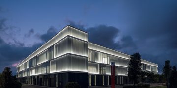 Ferrari, inaugurato nuovo e-building di Maranello per le supercar del futuro