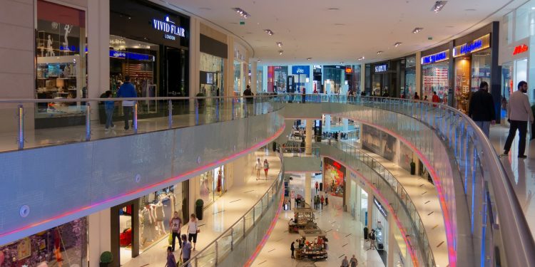 Retail, le transazioni di negozi riprendono fiato (+4,5%) dopo il crollo del periodo post-covid