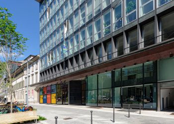Tre spazi retail in vendita nel Design District in corso Europa