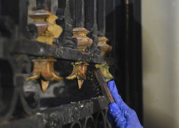 Milano, proseguono i lavori di restauro della facciata di Palazzo Marino