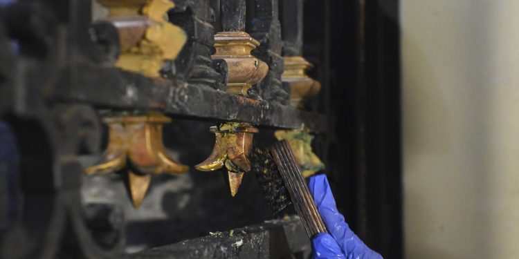 Milano, proseguono i lavori di restauro della facciata di Palazzo Marino