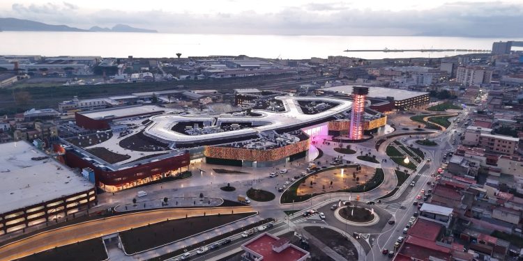 Apre a Napoli “Maximall Pompeii”, il più grande centro commerciale del sud Italia