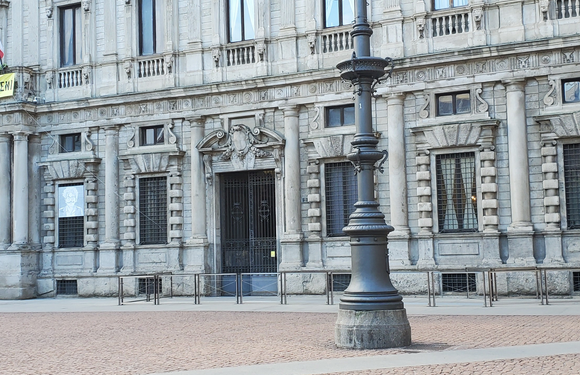 Progettisti contro il Comune di Milano, riaprire uffici urbanistici