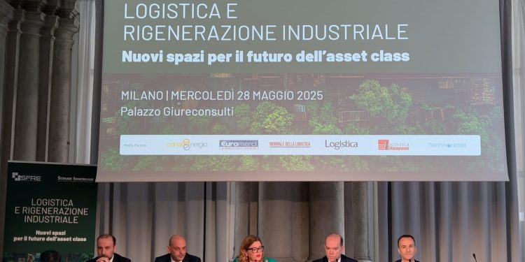Logistica, in Italia investimenti per 2,4 mld € in 15 mesi