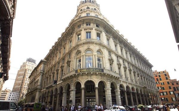UniCredit riacquista la sua sede storica di Genova