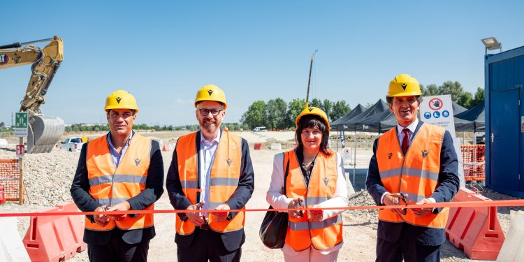 Macron avvia il quarto building del Campus in Valsamoggia