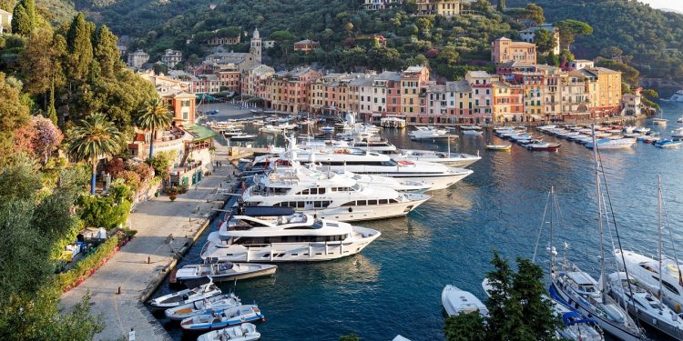 Portofino sul podio del lusso mediterraneo con Cap Ferrat e St. Torpez