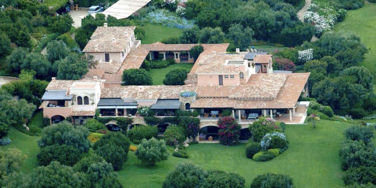 Villa Certosa pronta a cambiare proprietario. Operazione da 500 milioni di euro