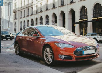Casa, in media distano 421 metri da colonne ricarica per auto elettriche
