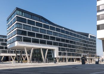 Unicredit si prepara a comprare la propria sede di Vienna