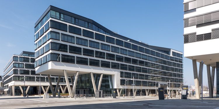 Unicredit si prepara a comprare la propria sede di Vienna