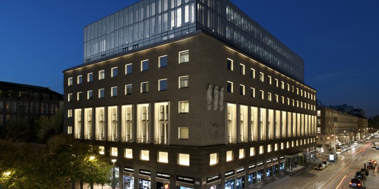 Armani punta sull’hotellerie, accordo con Symphony Global di Mohamed Alabbar