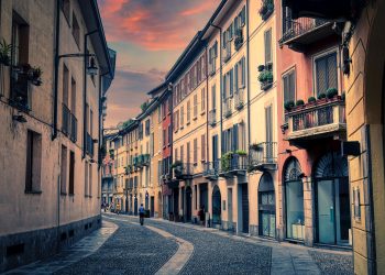 Casa, boom del mercato immobiliare in Italia: fatturato a 135 miliardi, Milano leader nel 2025