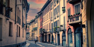 Casa, boom del mercato immobiliare in Italia: fatturato a 135 miliardi, Milano leader nel 2025